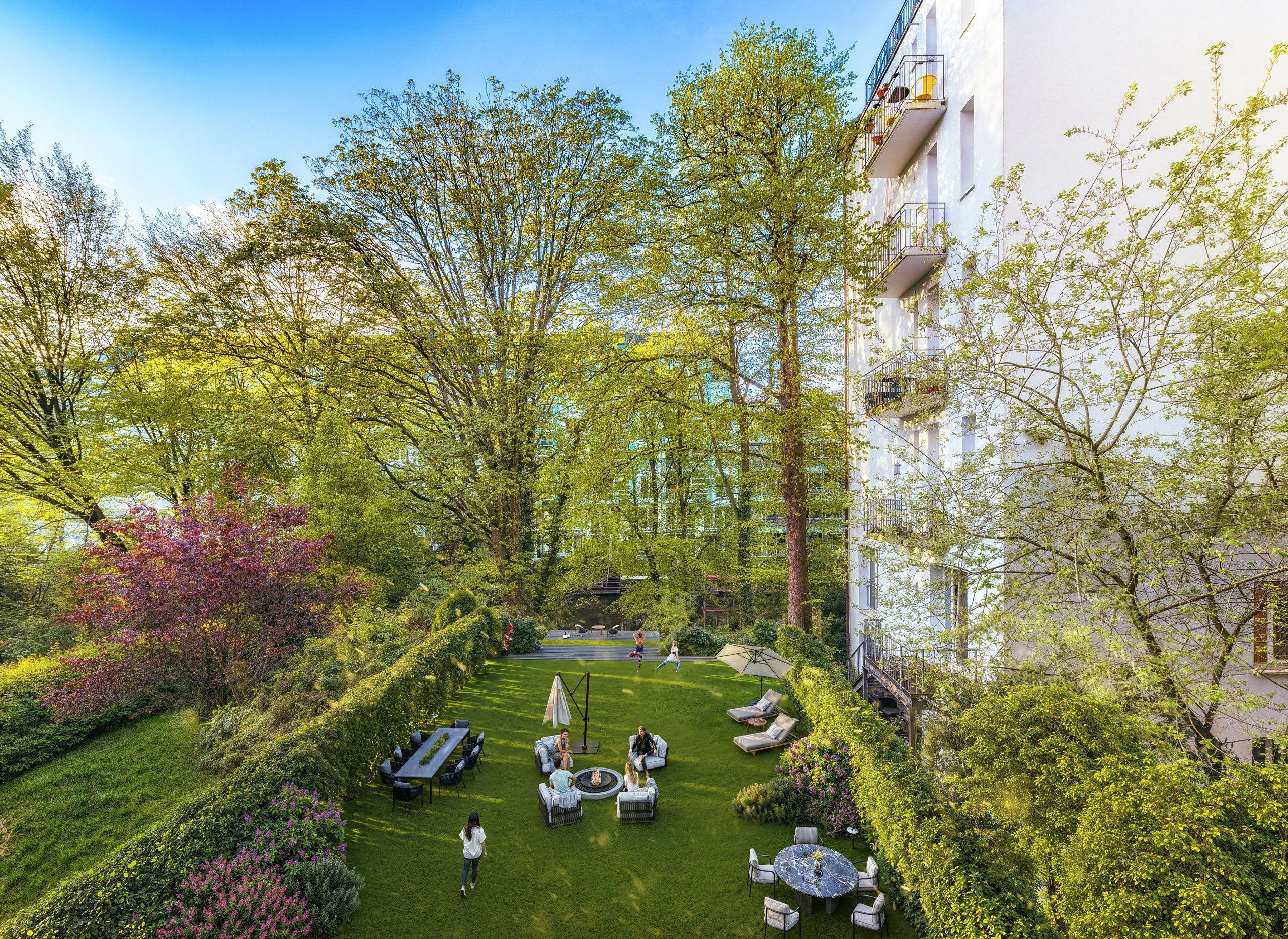 Aerial 3D view of the Andreasstraße back garden, displaying a well-designed outdoor space with dining and relaxation areas surrounded by greenery.